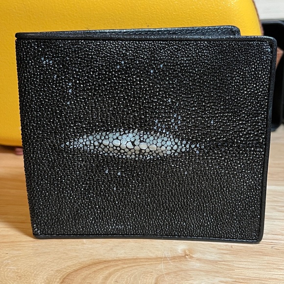 MAX Leather Goods LA Stingray Sting Ray Men's black Wallet billfold bi-fold NWT - Picture 1 of 10